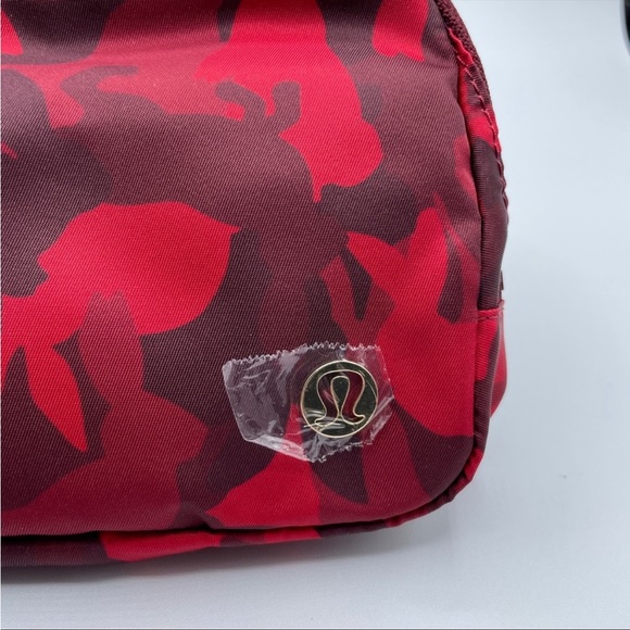 lululemon Everywhere Belt Bag Lunar New Year Red/Black - Picture 6 of 6